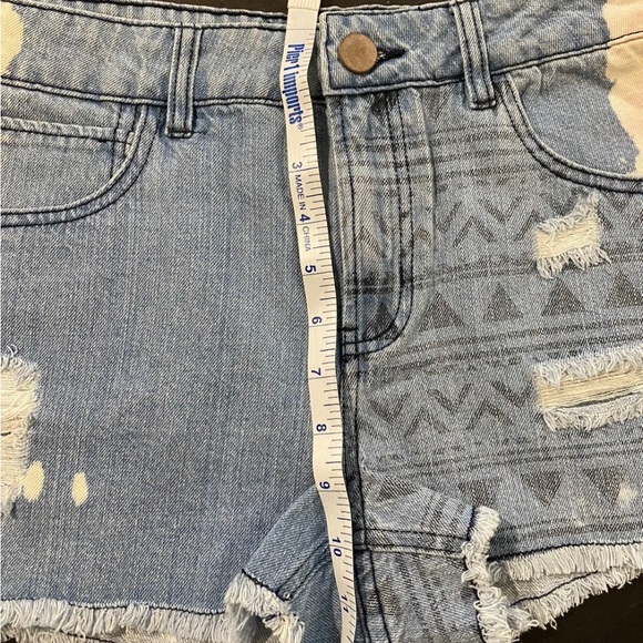 Fire Los Angeles Distressed Jean Shorts Juniors Sz 11 Pink & White Aztec Pattern - Picture 7 of 7